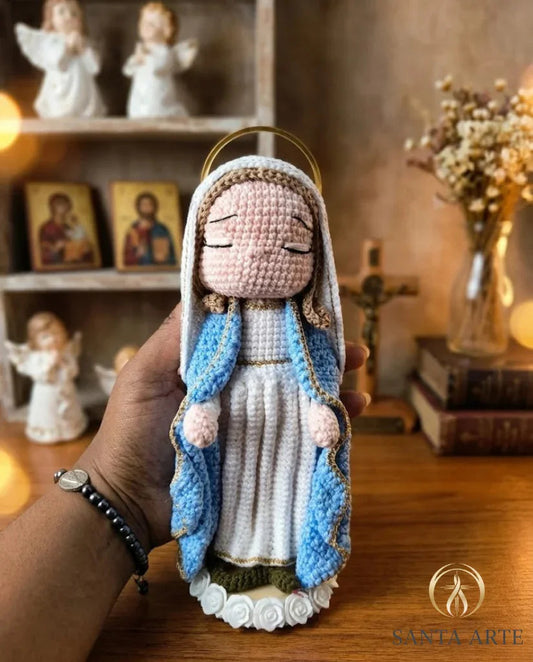 Nossa Senhora das Graças em Crochê Artesanal – Fé, Proteção e Amor em Cada Detalhe
