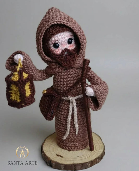 São Longuinho da Fé Simples e das Graças Alcançadas – Amigurumi Sagrado em Crochê
