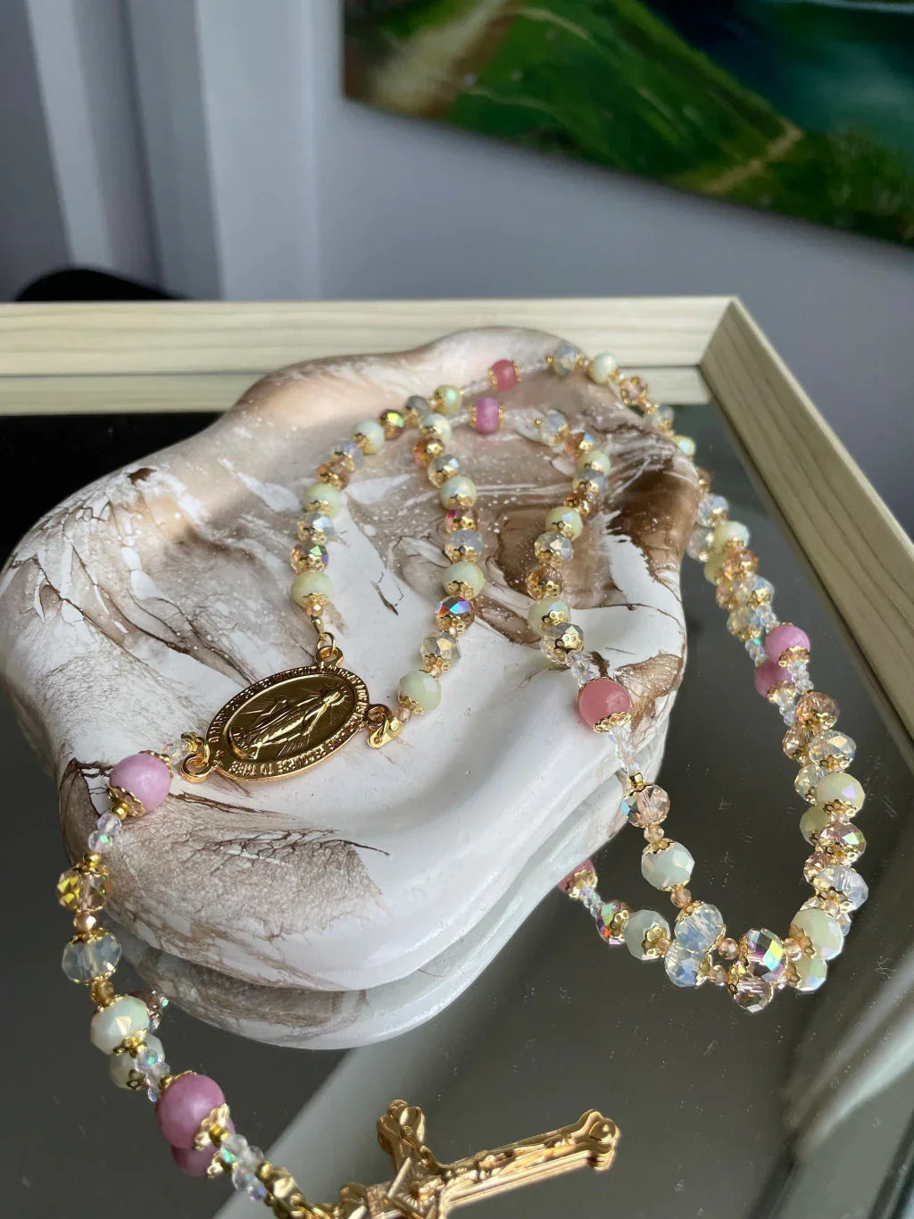 Terço Santa Arte - em cristal branco noiva, opalina e âmbar