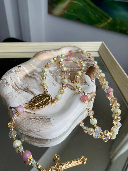 Terço Santa Arte - em cristal branco noiva, opalina e âmbar