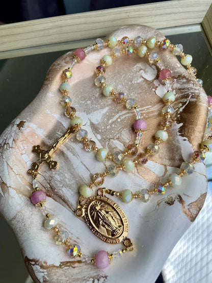 Terço Santa Arte - em cristal branco noiva, opalina e âmbar